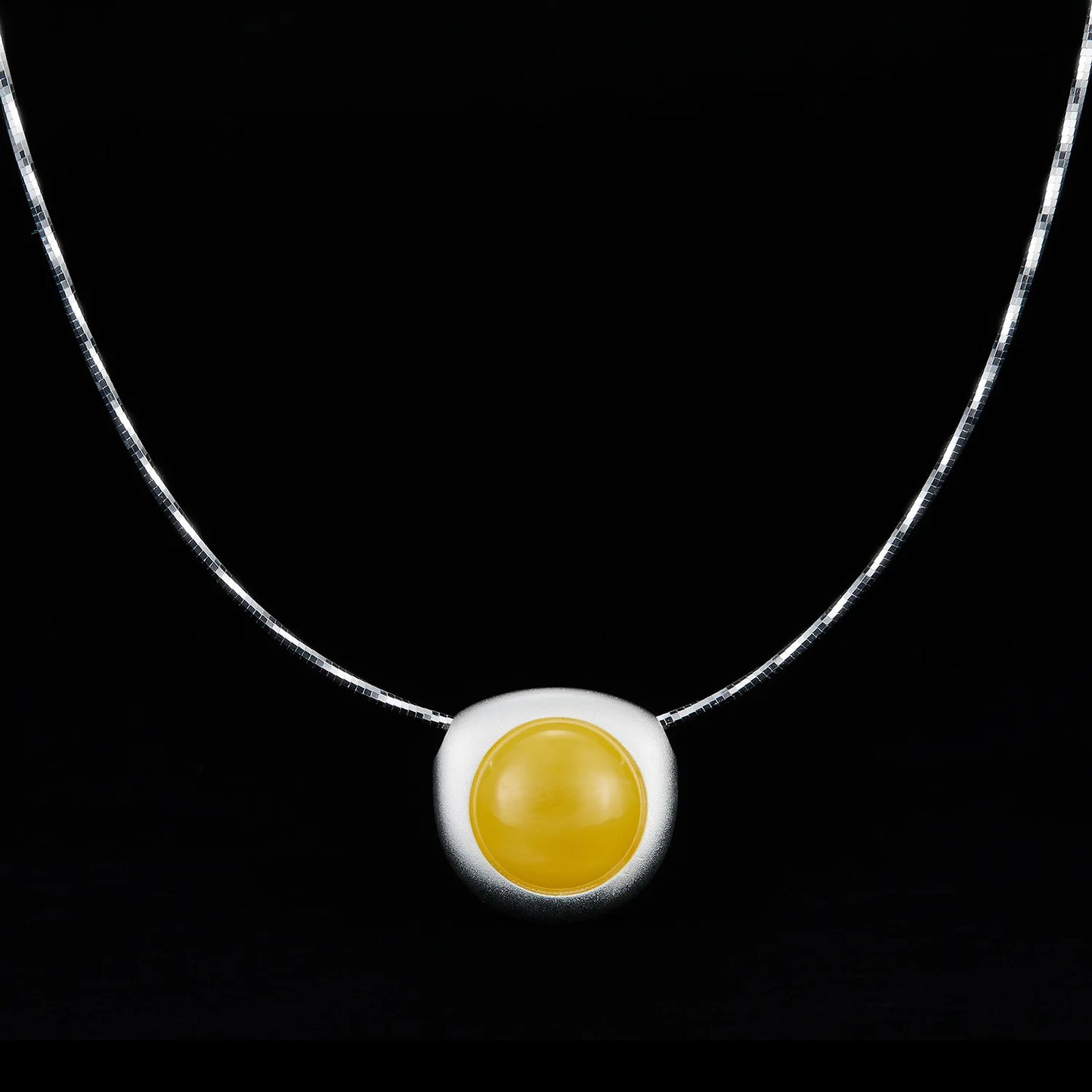 925 Silver Natural Beeswax Collar Silver Niche Design Sense Milan Seiko Fashion Amber Round Necklace